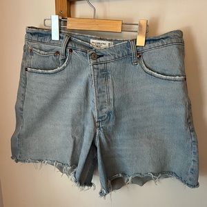 Abercrombie dad shorts with asymmetrical button